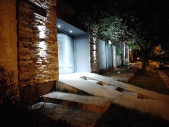 Se vende casa en Barrio Esc. Polic&iacute;a sobre calle Zaccaro