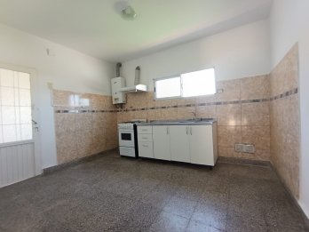 CASA - EN VENTA - ZONA BLAS PARERA Y DON BOSCO