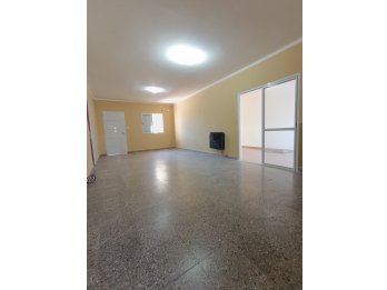 CASA - EN VENTA - ZONA BLAS PARERA Y DON BOSCO