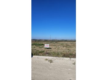 Se vende lote en esquina de 281m2 en Santa Ana (Oro Verde)