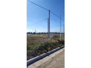 Se vende lote en esquina de 281m2 en Santa Ana (Oro Verde)