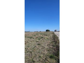 Se vende lote en esquina de 281m2 en Santa Ana (Oro Verde)