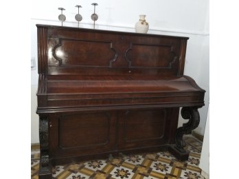 PIANO K. Bord franc&eacute;s vertical a&ntilde;o 1880