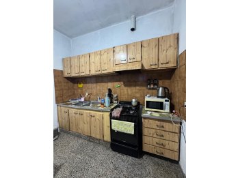 VENDO CASA ZONA RONDEAU Y DON BOSCO - 2 DORMITORIOS Y PATIO