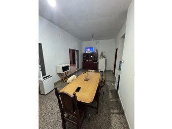 VENDO CASA ZONA RONDEAU Y DON BOSCO - 2 DORMITORIOS Y PATIO
