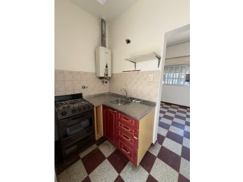 ALQUILO CASA 1 DORMITORIO CON PATIO - ZONA COTO