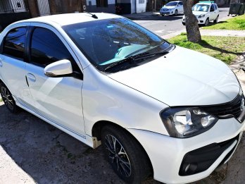 VENDO ETIOS 2018 XLS CAJA MANUAL 6TA CON 80000 KILOMETROS