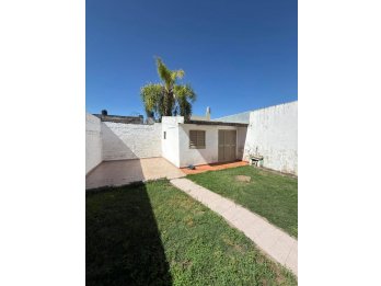 Se vende linda y comoda casa en calle Don Bosco