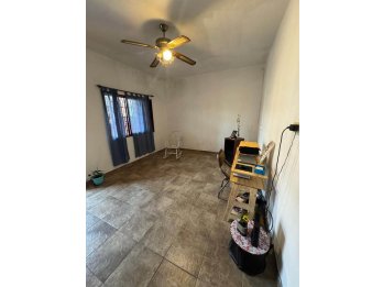 Se vende linda casa en calle José Venturino.