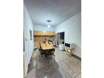 Se vende linda casa en calle José Venturino.