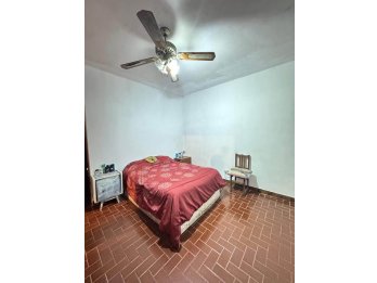 Se vende linda casa en calle José Venturino.