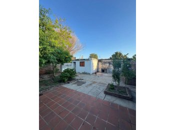 Se vende linda casa en calle José Venturino.