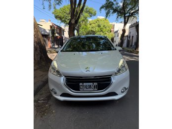 Peugeot 208 FELINE 108 mil km 2014 distribuci&oacute;n y cubiertas
