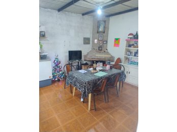 Vendo casa 2 dormitorios zona Las Tunas-San Benito