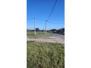 Últimos dos lotes en Barrio Parque sobre asfalto (Oro Verde)