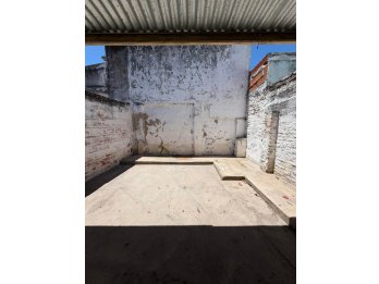 Se alquila comoda casa en calle Libertad.