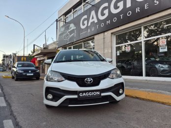 &Uacute;nico Toyota Etios 1.5 XLS 4p / 2018