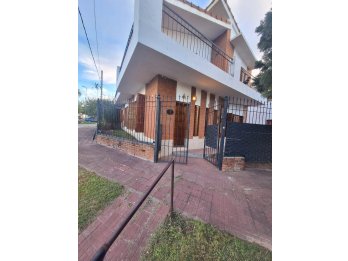 ALQUILO CASA DE DOS PLANTAS ZONA PARACAO