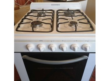 Cocina Domec .... encendido electr&oacute;nico y luz en horno...SI