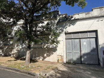 VENDO CASA ZONA CENTRO A RECICLAR. 700 m2