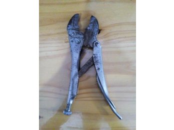 Vendo Pinzaperro y 2 martillos 10000 Whatsapp:5493434560718