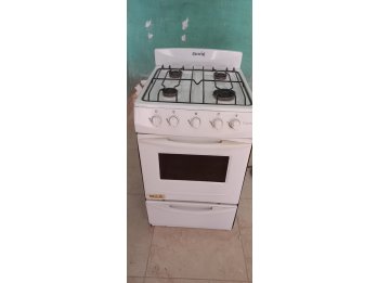 Cocina Escorial Candor en excelentes condiciones