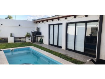 🔥 CASA DE CATEGORÍA EN VENTA – BVAR. RACEDO 🔥
