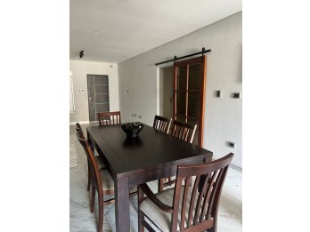 🏡 VENTA CASA 2 DORMITORIOS CON COCHERA, PATIO VERDE + PILETA Y QUINCHO