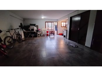 Casa 4 habitaciones. Pileta. Tres niveles. Excepcional