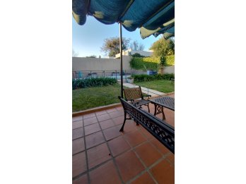 Casa 4 habitaciones. Pileta. Tres niveles. Excepcional