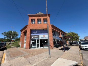 Se alquila hermoso local comercial en Av. Almafuerte