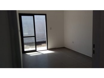 CASA A LA VENTA DE 1 DORMITORIO EN CALLE ISLA SOLEDAD
