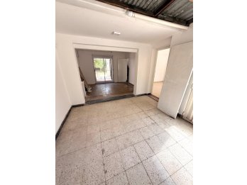 VENDO CASA 3 DORMITORIOS CALLE FRATERNIDAD Y RAMIREZ