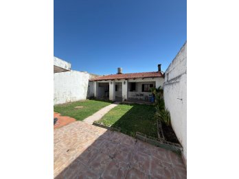 VENDO CASA CALLE DON BOSCO - FRENTE AL CARREFOUR