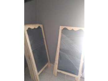 VENDO MESITAS CERVESERAS Y PIZZARAS