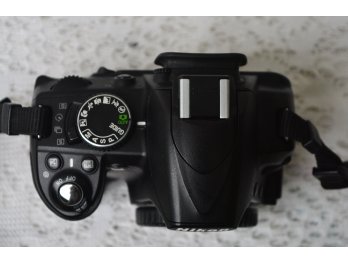 Vendo NIKON D3100