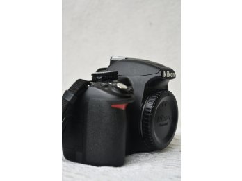 Vendo NIKON D3100