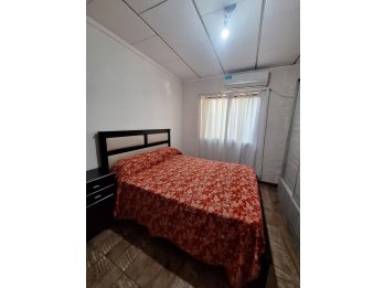 IMPORTANTE CASA CON LOCAL INDEPENDIENTE