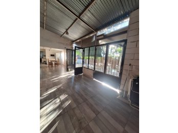 IMPORTANTE CASA CON LOCAL INDEPENDIENTE