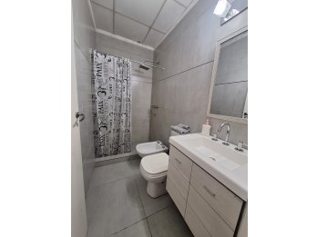IMPORTANTE CASA CON LOCAL INDEPENDIENTE