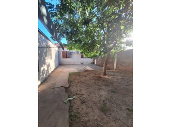 IMPORTANTE CASA CON LOCAL INDEPENDIENTE