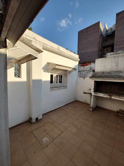 DUENO ALQUILA CASA DE DOS DORMITORIOS CALLE ROCAMORA 684