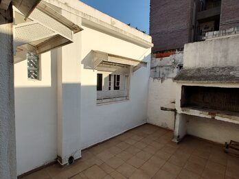 DUENO ALQUILA CASA DE DOS DORMITORIOS CALLE ROCAMORA 684