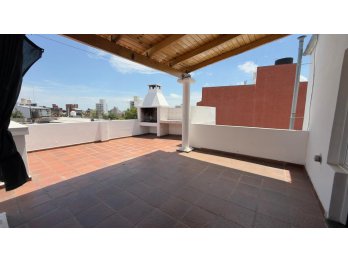 EN VENTA AMPLIO DPTO EN PLANTA ALTA - EXCELENTE UBICACION