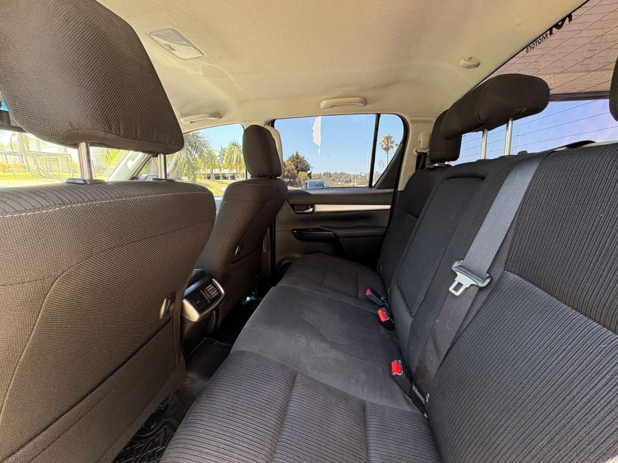 TOYOTA Hilux 4x2 SRV 2.8 TDI AT. Recibo vehiculos