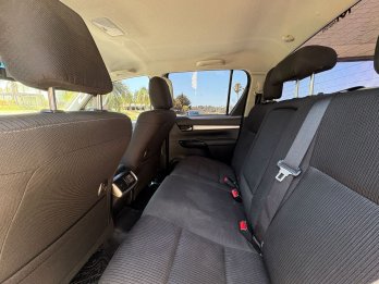 TOYOTA Hilux 4x2 SRV 2.8 TDI AT. Recibo vehiculos