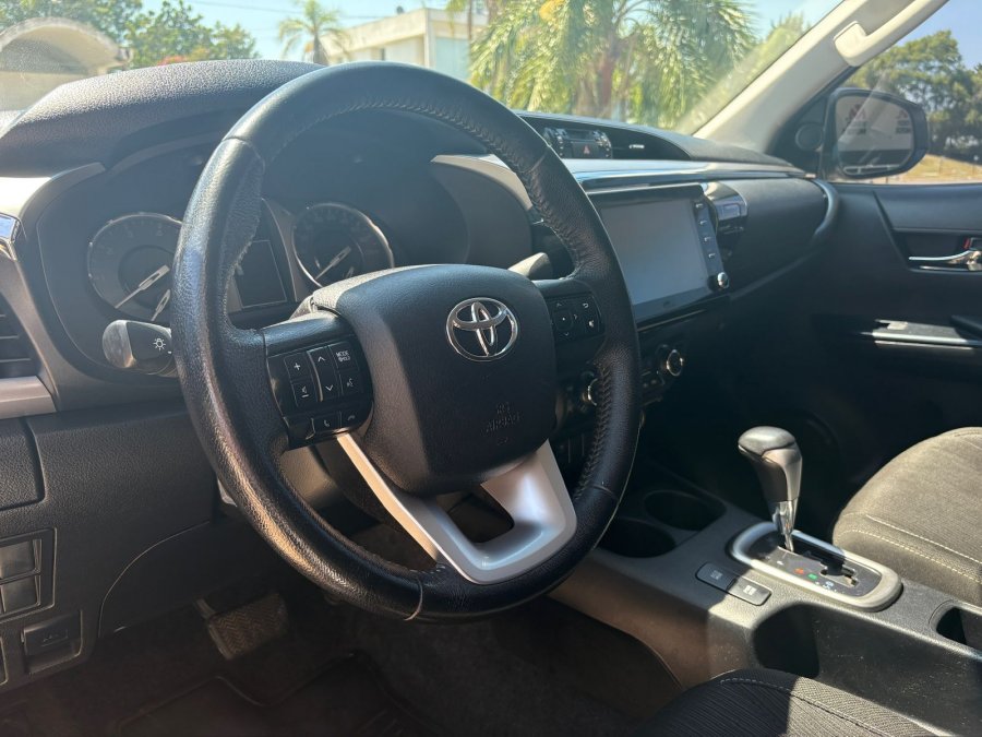 TOYOTA Hilux 4x2 SRV 2.8 TDI AT. Recibo vehiculos