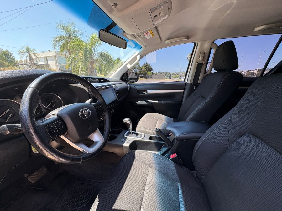 TOYOTA Hilux 4x2 SRV 2.8 TDI AT. Recibo vehiculos