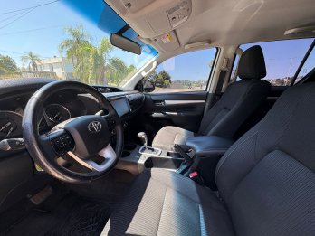 TOYOTA Hilux 4x2 SRV 2.8 TDI AT. Recibo vehiculos