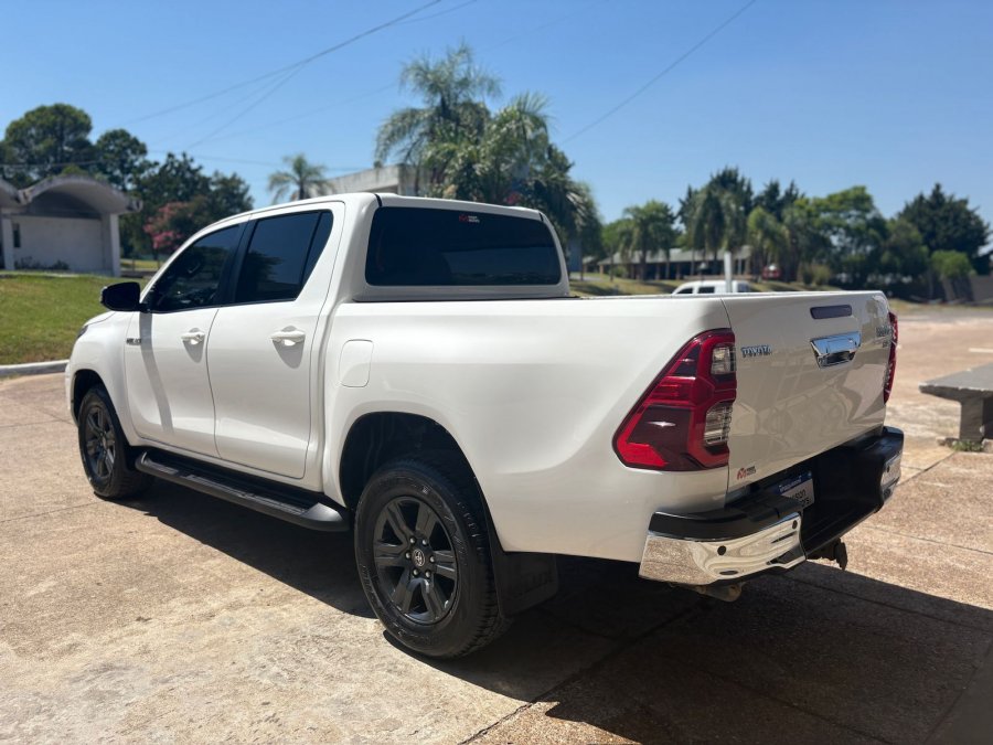 TOYOTA Hilux 4x2 SRV 2.8 TDI AT. Recibo vehiculos
